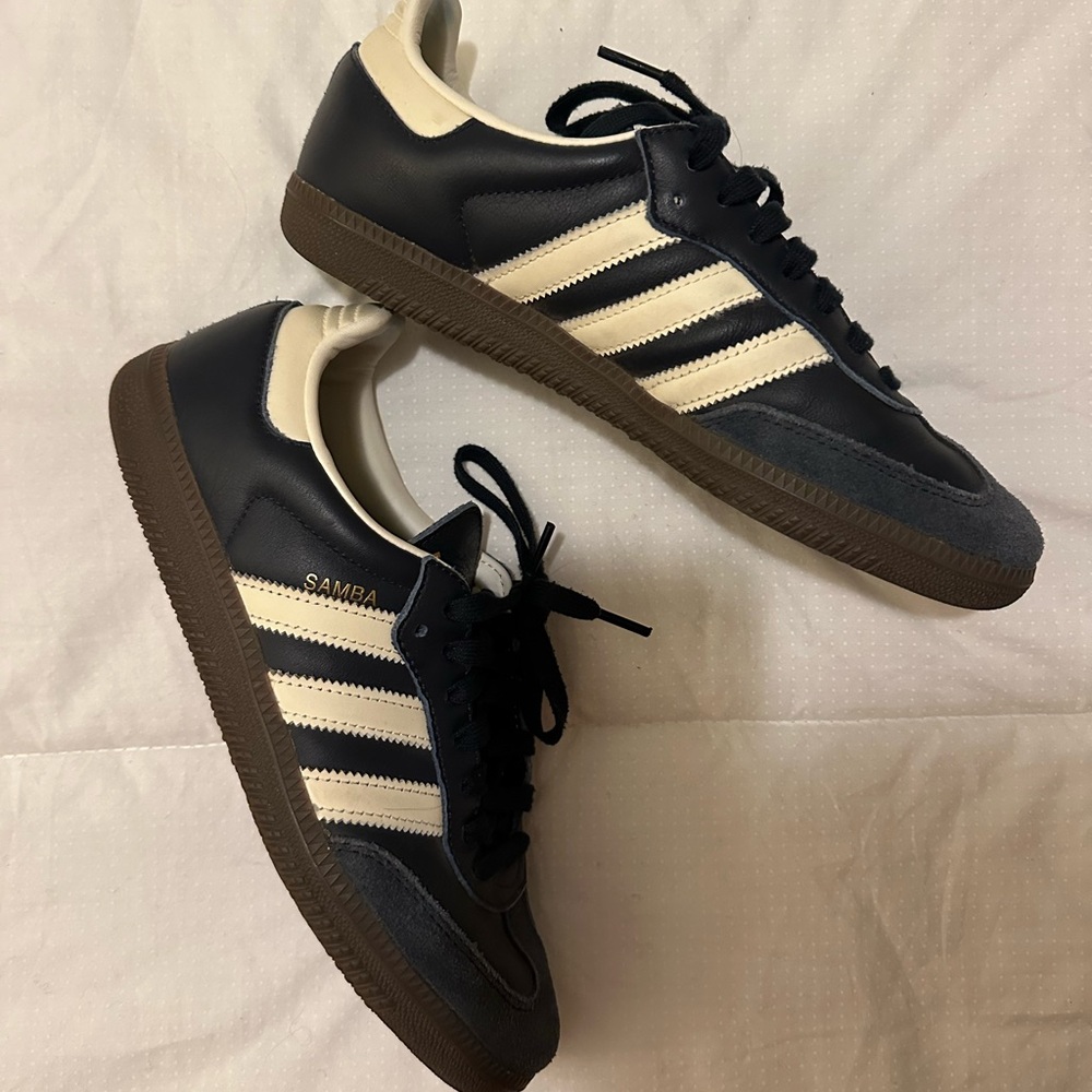 Adidas Men's Navy and Cream Samba Sneakers